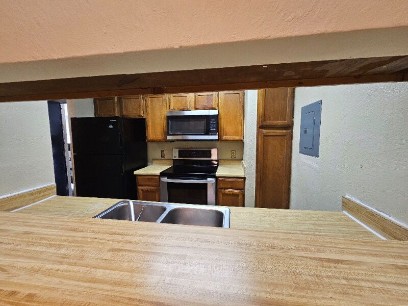 Building Photo - 9611 Walnut St