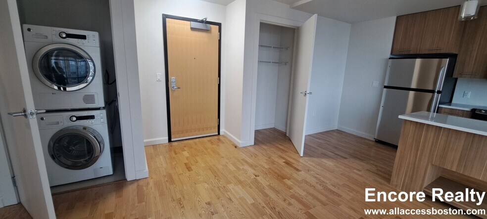 Building Photo - 665 Washington St