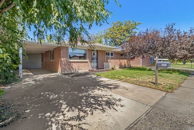 Building Photo - Charming 3-Bedroom Home Near CMU with Bonus Room