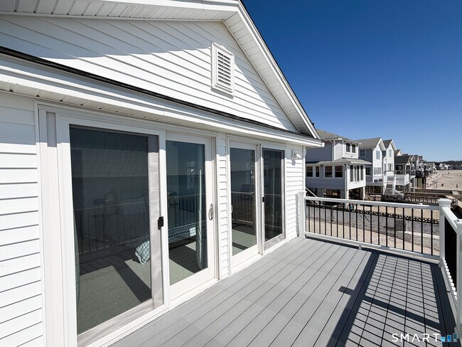 Building Photo - 18 Field Ct