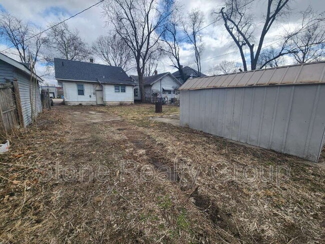 Building Photo - 823 S 10th St