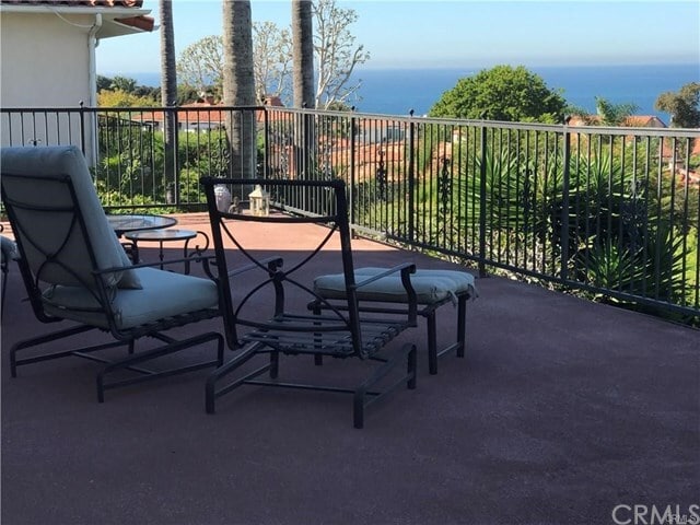 Building Photo - 557 Vía Almar