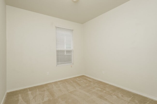 Building Photo - Perfect 3 bedroom ready to call home!