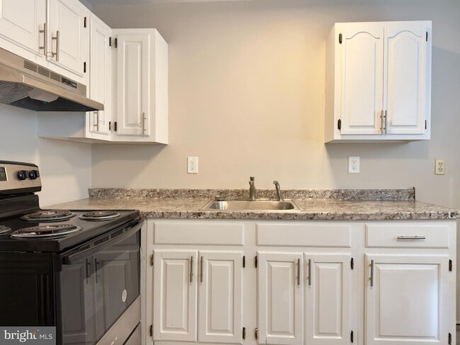 Building Photo - 31 Union St