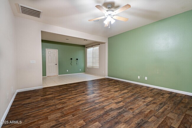 Building Photo - 18433 W Sunnyslope Ln