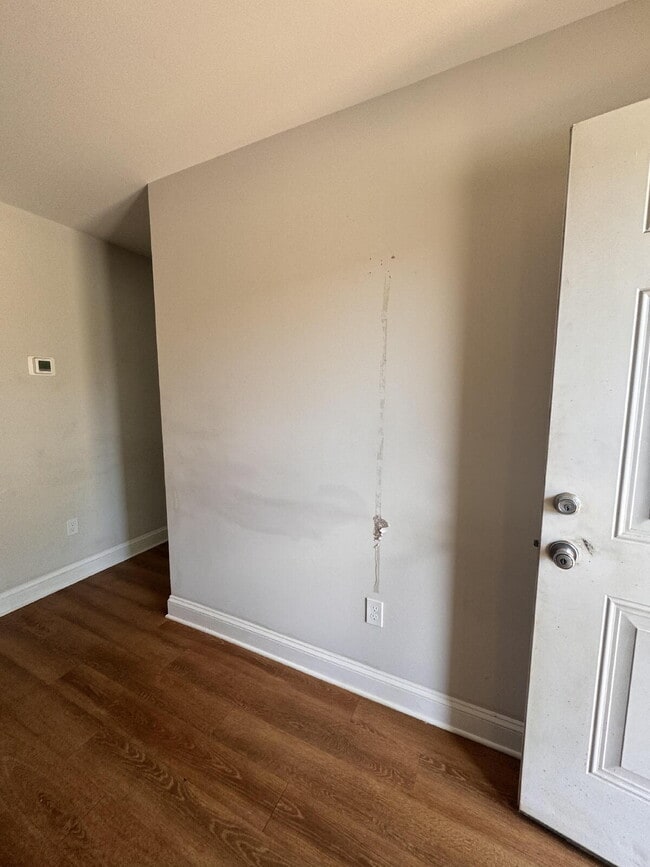Building Photo - Sign a 12-month lease now and receive the ...