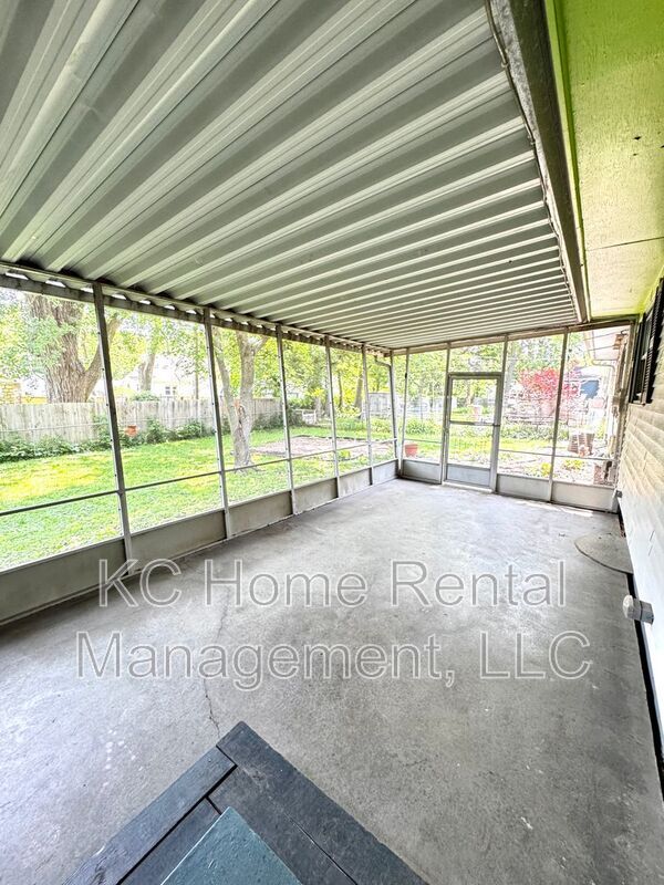 Building Photo - 5431 Outlook St