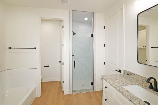 Building Photo - 10424 Tierra Santa