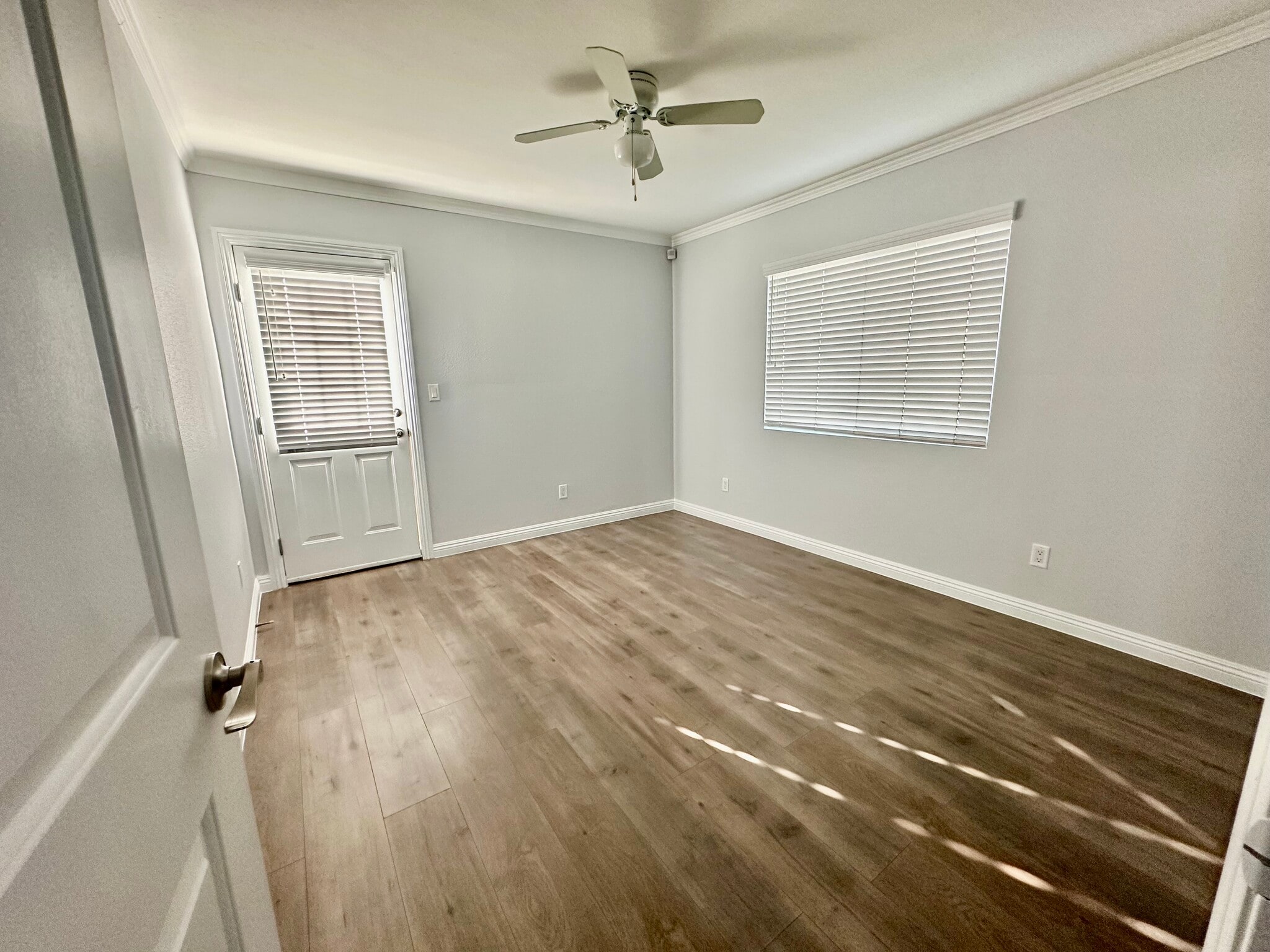 Building Photo - 4315 Kenwood Ave