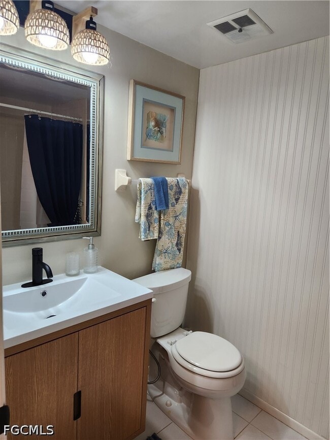 Building Photo - 1064 Villa Dr