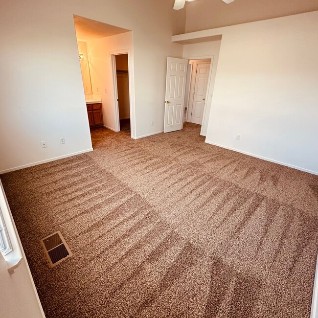 Building Photo - Charming Updated home with New LVP Flooring!