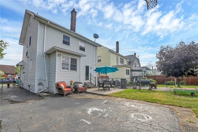 Building Photo - 291 Tremont Ave