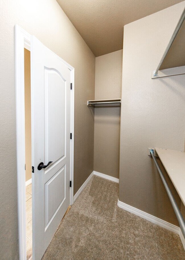 Building Photo - Westside 3 Bed Townhouse in Gold Hill Mesa