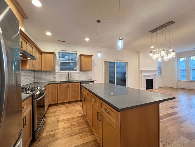 Building Photo - Beautiful 4 Bed, 2.5 Bath Home with Two Car Garage!