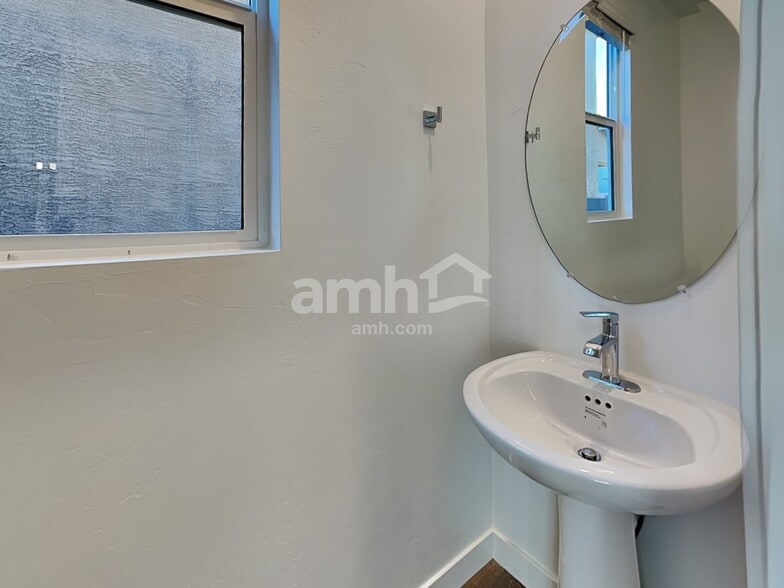 Building Photo - 6536 E Paseo Baranda