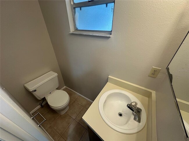 Building Photo - 1812 Bonneville Dr