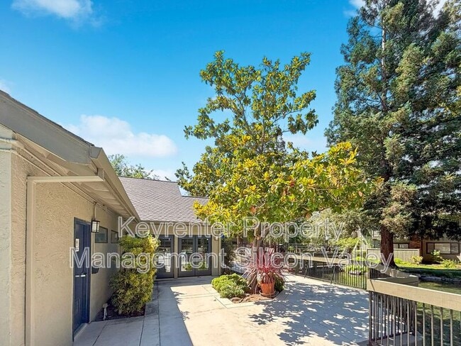 Building Photo - 1902 La Terrace Cir