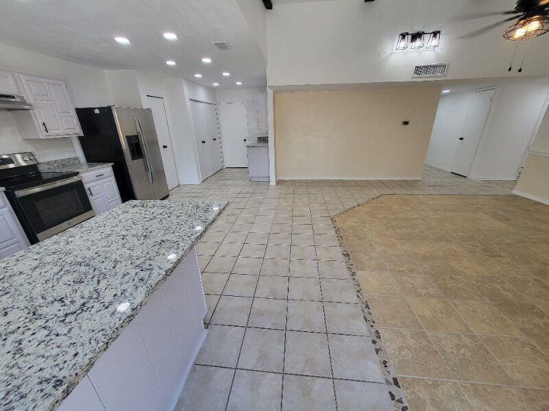 Building Photo - 5208 Pruitt Dr