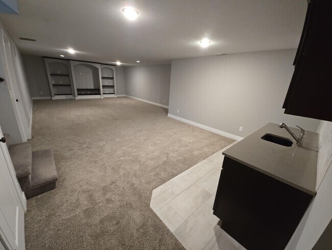 Building Photo - Spacious 5 Bedroom • 3 Bathroom Home in US...