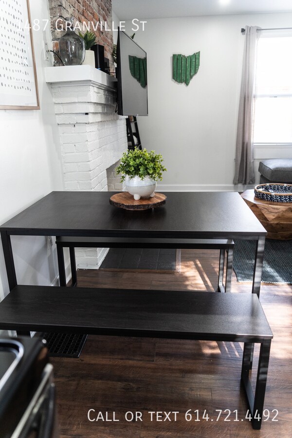 Building Photo - 1487 Granville St