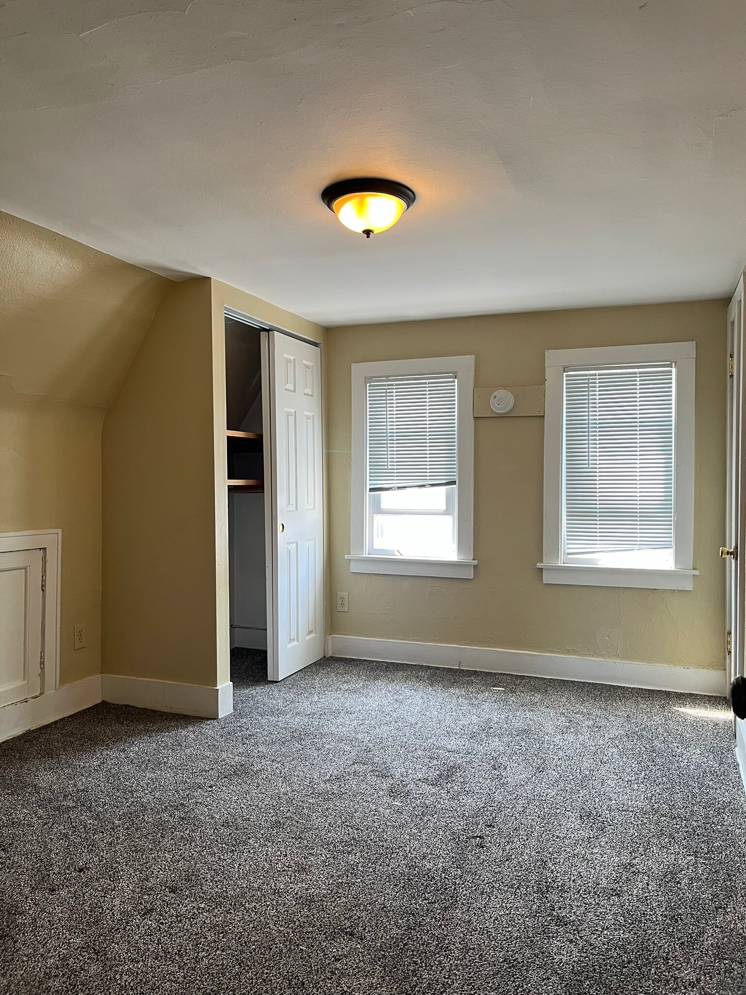 Building Photo - 2223 E Vollmer Ave