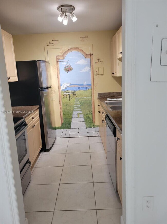 Building Photo - 2020 NE 135th St