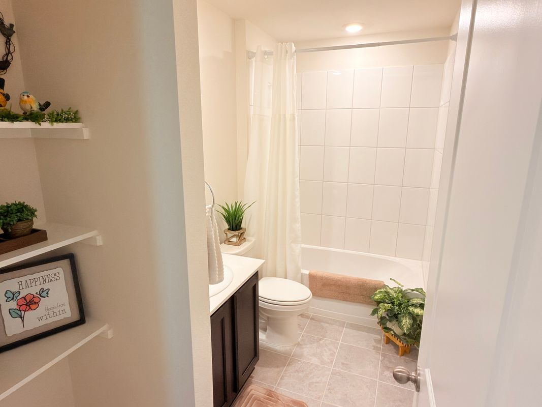 Building Photo - 403 Silverbirch Dr