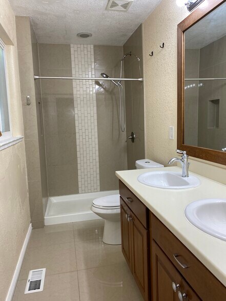 master bathroom - 1690 Syracuse St