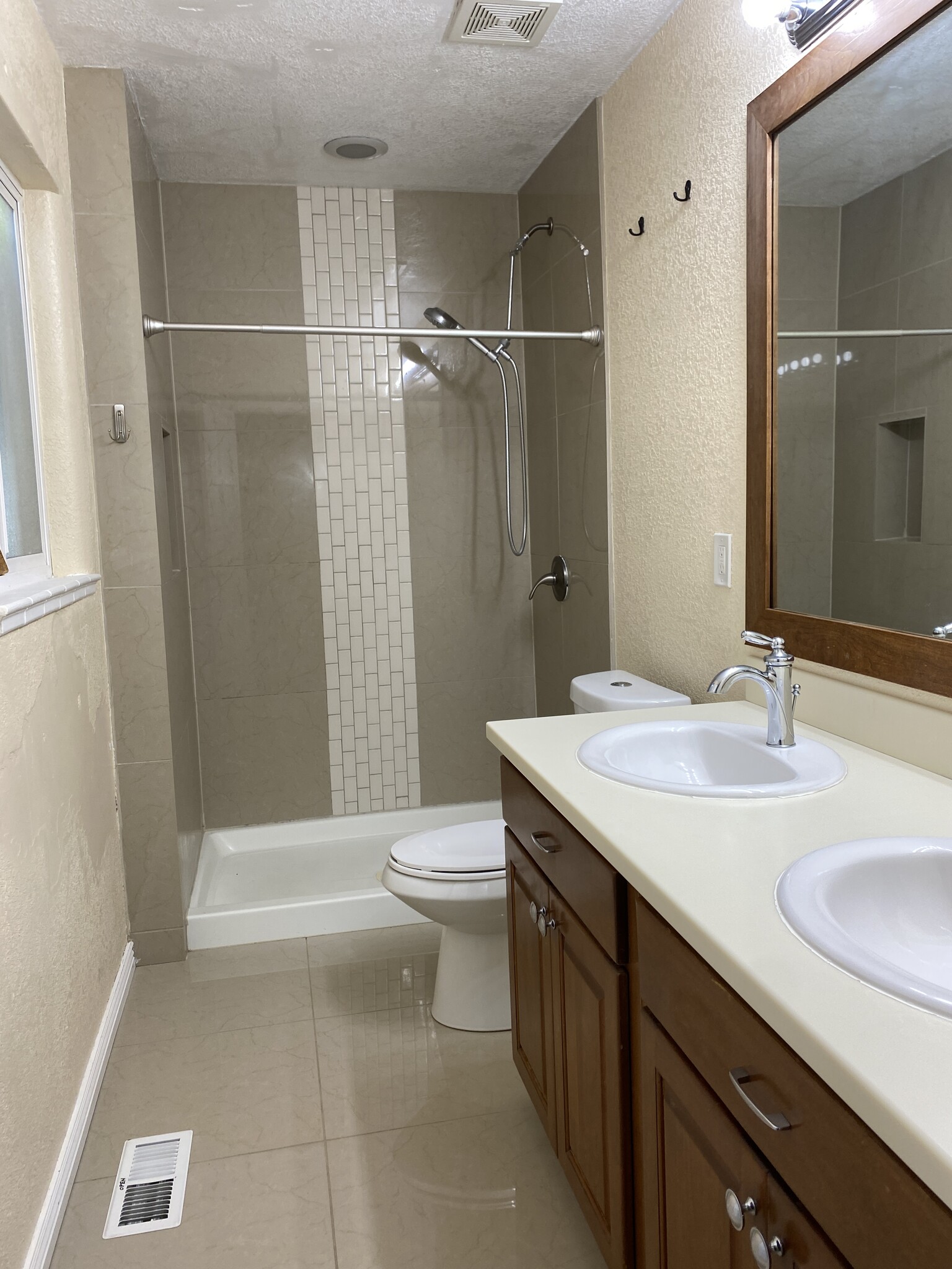 master bathroom - 1690 Syracuse St