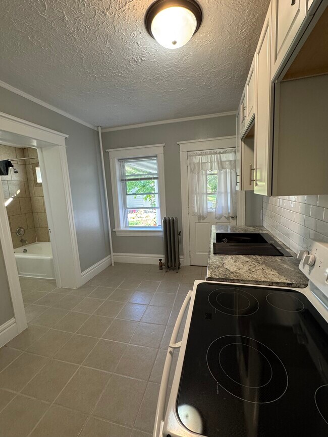 Building Photo - 2 Arbor St