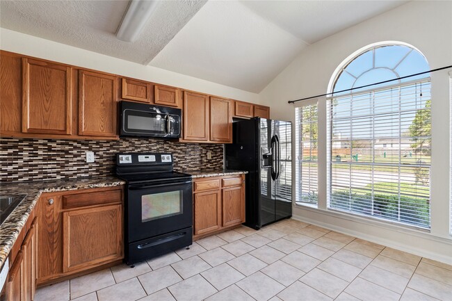 Building Photo - 806 N Willow Dr