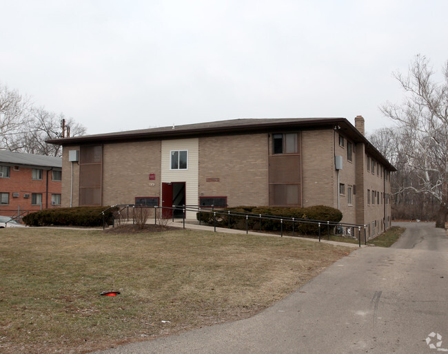 Primary Photo - Western Manor Apartments