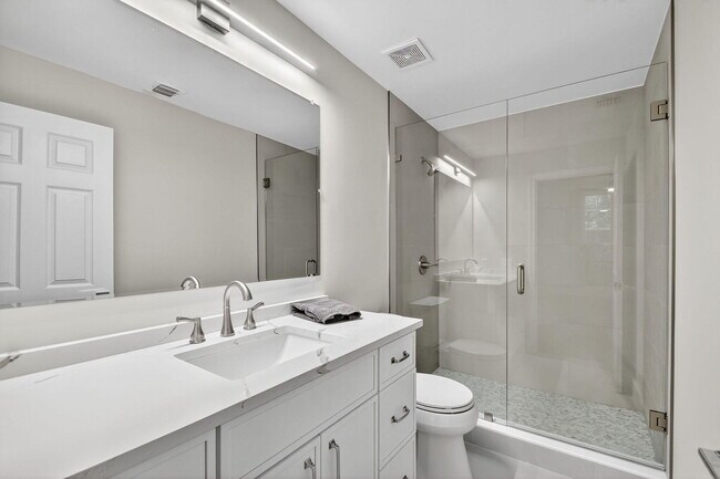 Building Photo - 780 S Sapodilla Ave