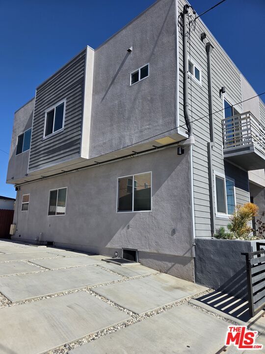 Building Photo - 2765 1/2 W 12th St