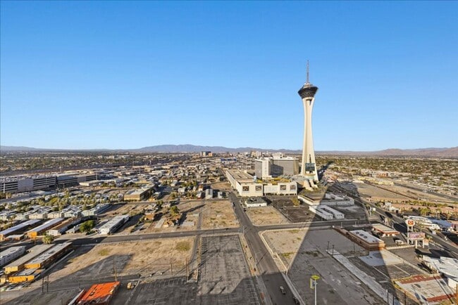 Building Photo - Stunningly Remodeled Studio High-Rise Unit For Rent