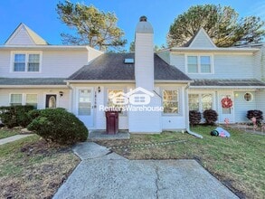 Building Photo - 1815 Beckwood Common