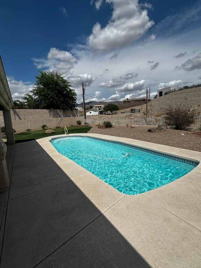 Building Photo - Pool Home with 4 Car Boat Deep Garage