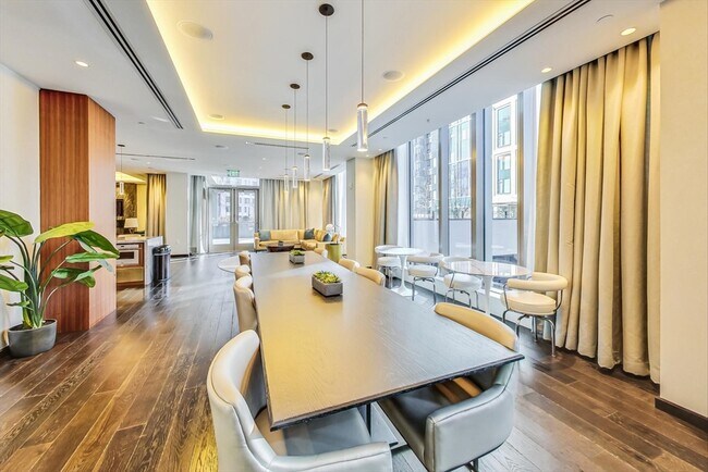Building Photo - 135 Seaport Blvd