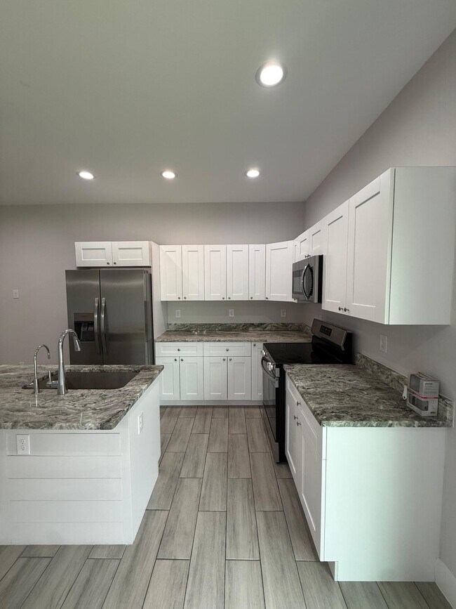 Building Photo - 4800 15th St SW