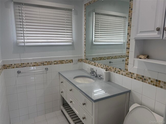 Building Photo - 25 Shinnecock Rd