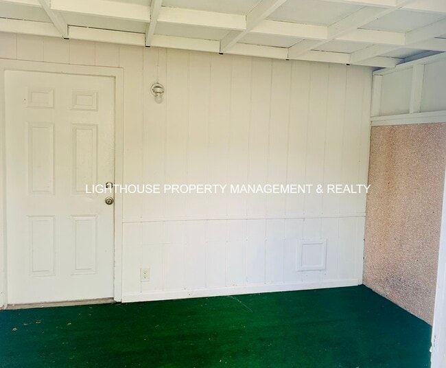 Building Photo - 2 Bed/2 Bath Single Story Townhome with At...