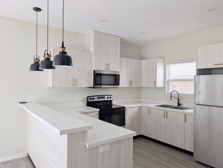 Building Photo - 1320 N McColl Rd