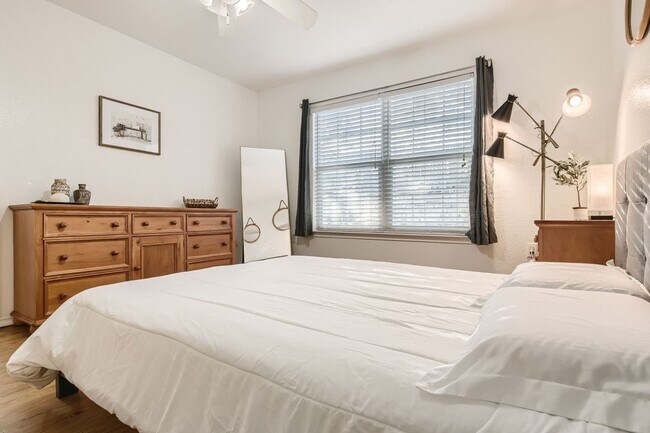 Building Photo - Fully Furnished 3 Bedroom near Greenbelt in Southeast Austin- Easy Access to 35!