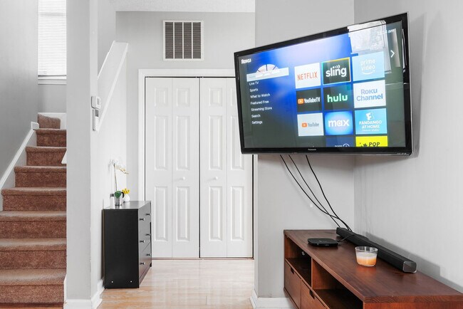 Building Photo - 2318 N New Jersey St