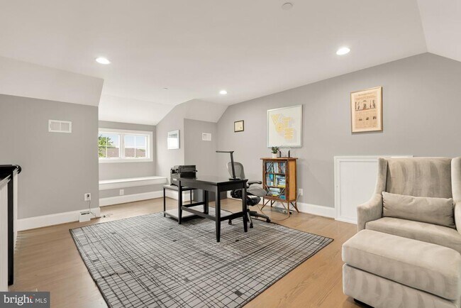Building Photo - 4516 N Chelsea Ln