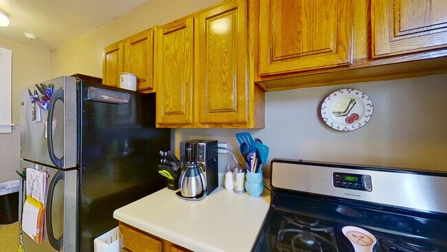 Building Photo - 801 Monroe St