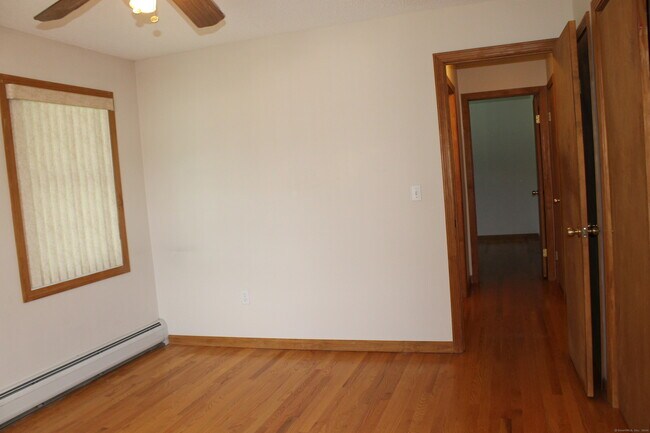 Building Photo - 30 1/2 Mallory St