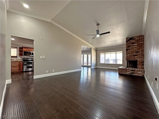 Building Photo - 2414 La Casa Dr