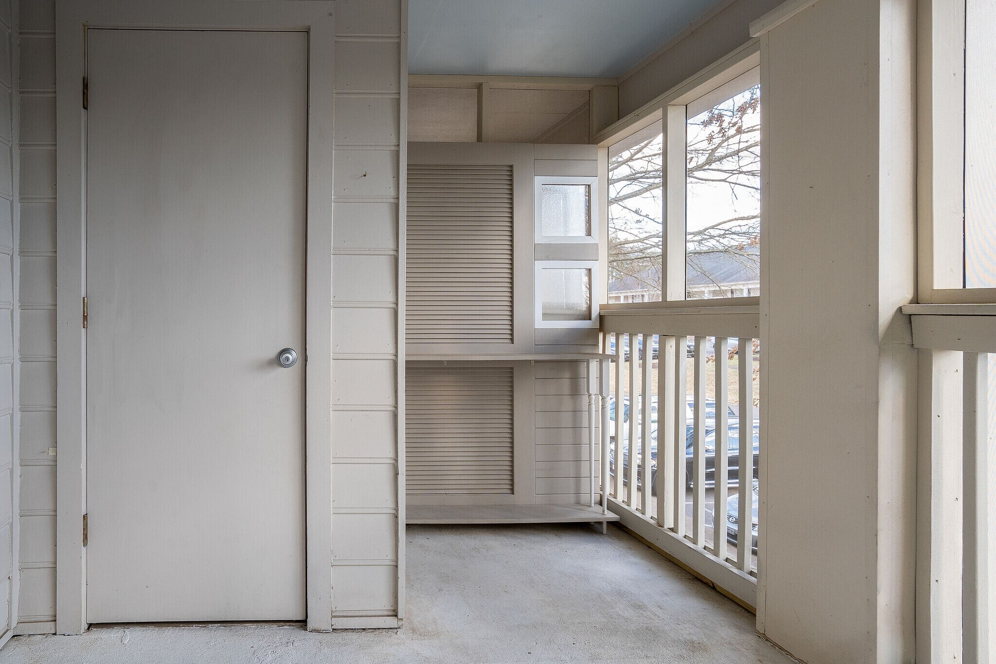 Private Screened Porch off of living area. - 1280 Middle Tennessee Blvd