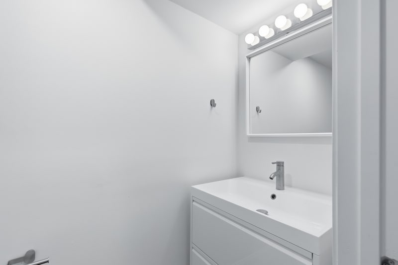 Building Photo - 2210 Cambridge St